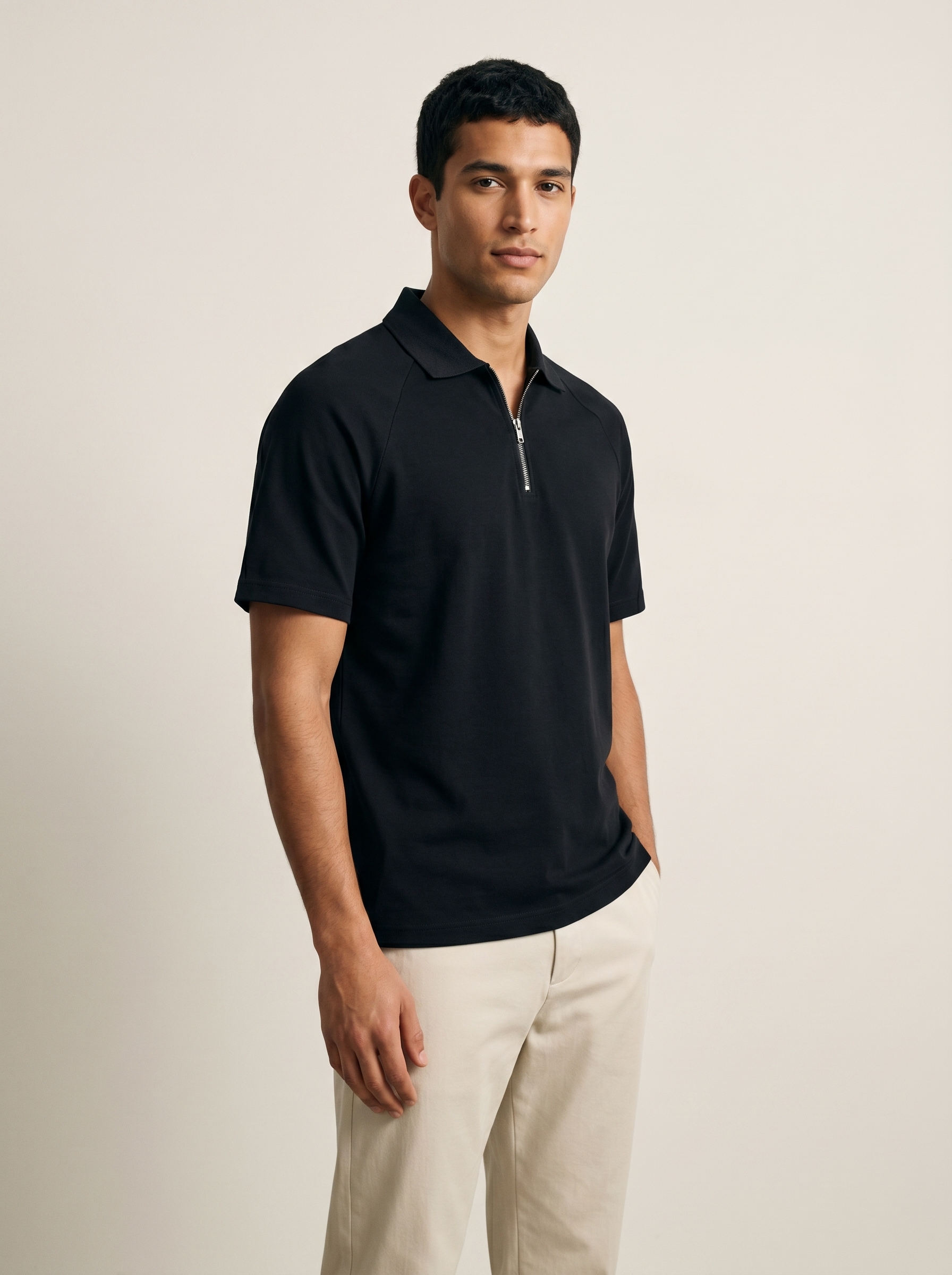 CPL T-shirts & Polos dikenakan model